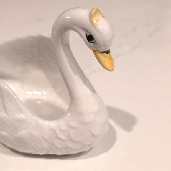 Vintage Elegant White Swan Planter Made In Portugal - Picture 3 of 9